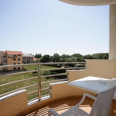 Remanda Otel Velipojë