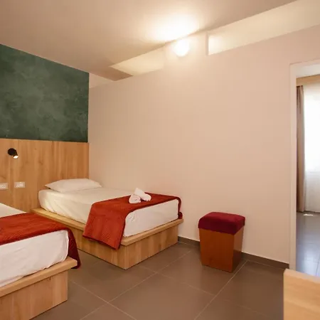 Remanda Otel Velipojë